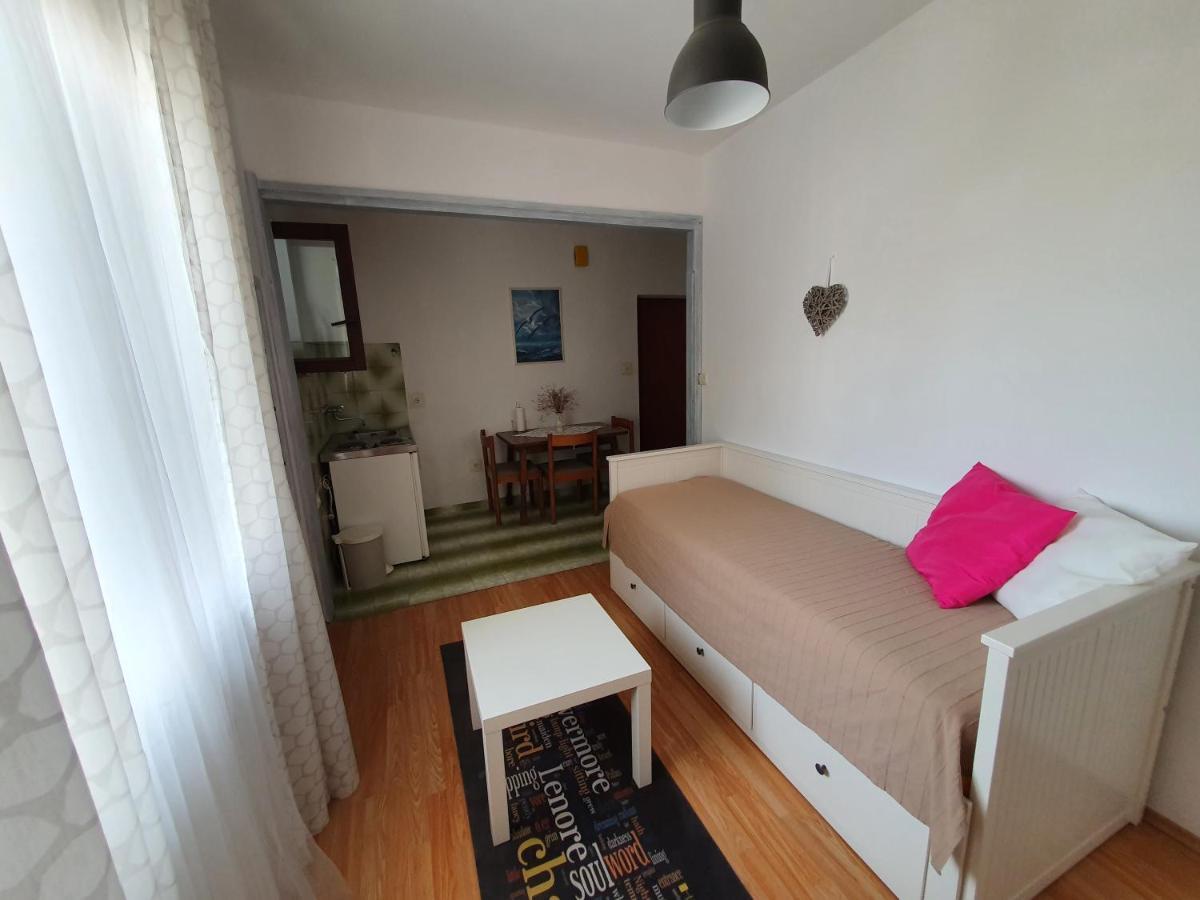 Aenona Sunny Apartment فرسي المظهر الخارجي الصورة